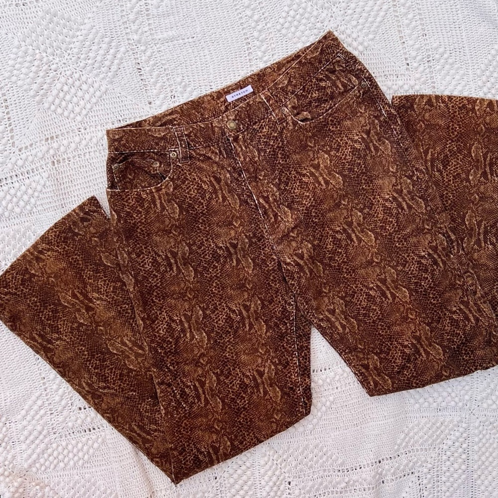 Jones New York Sport Straight leg flare stretch in brown corduroy snakeskin